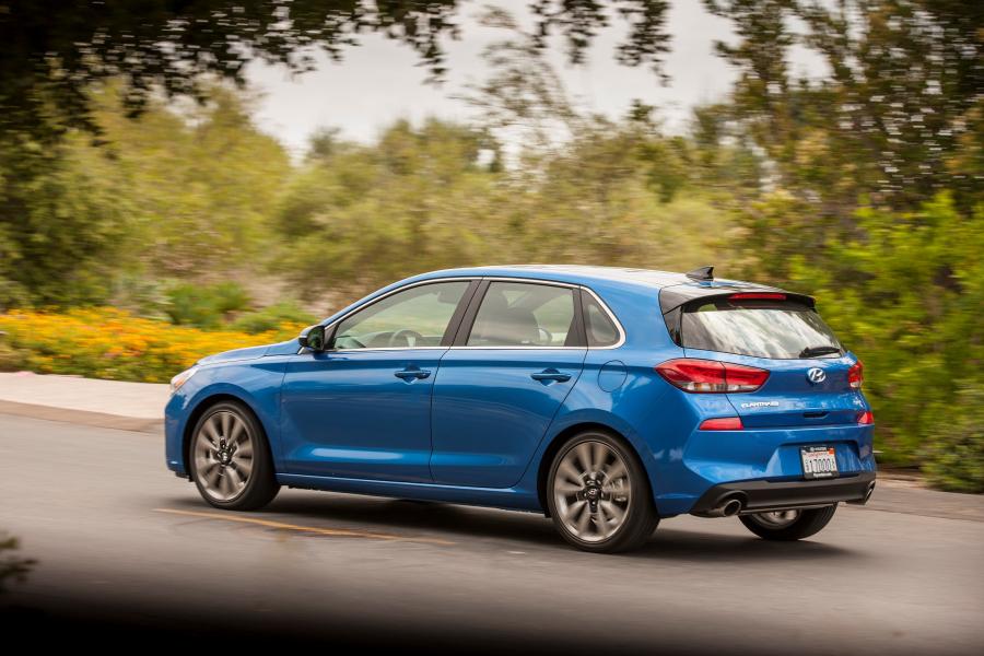  Hyundai Elantra GT Sport 2017 года  (фото 30 из 40)
